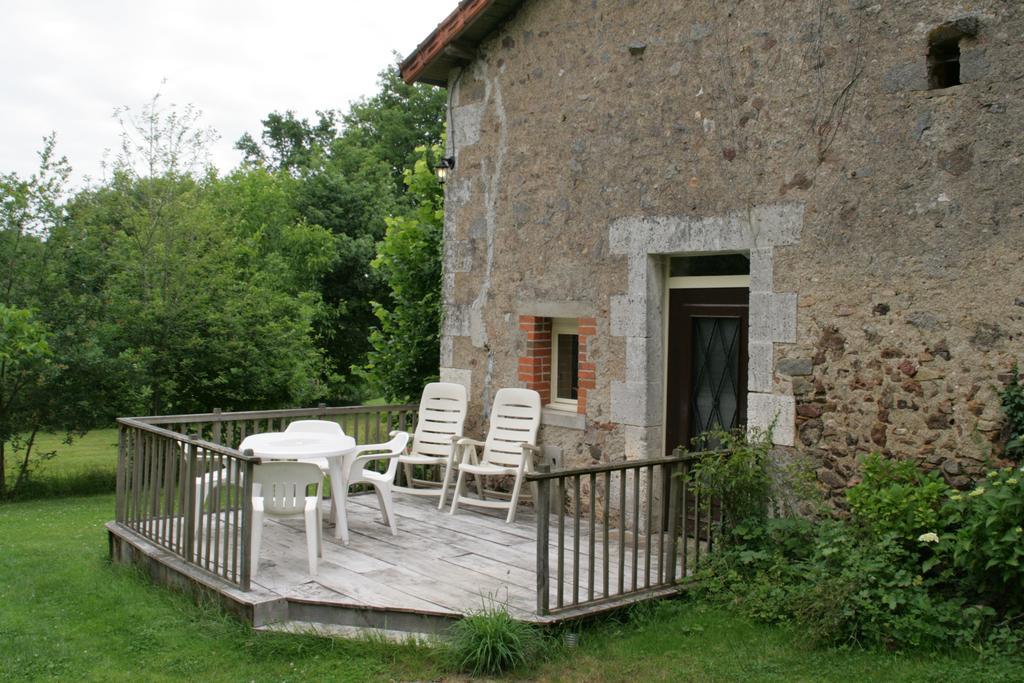 Le Petit Mas D'Ile Bed & Breakfast Saint-Germain-de-Confolens Rom bilde
