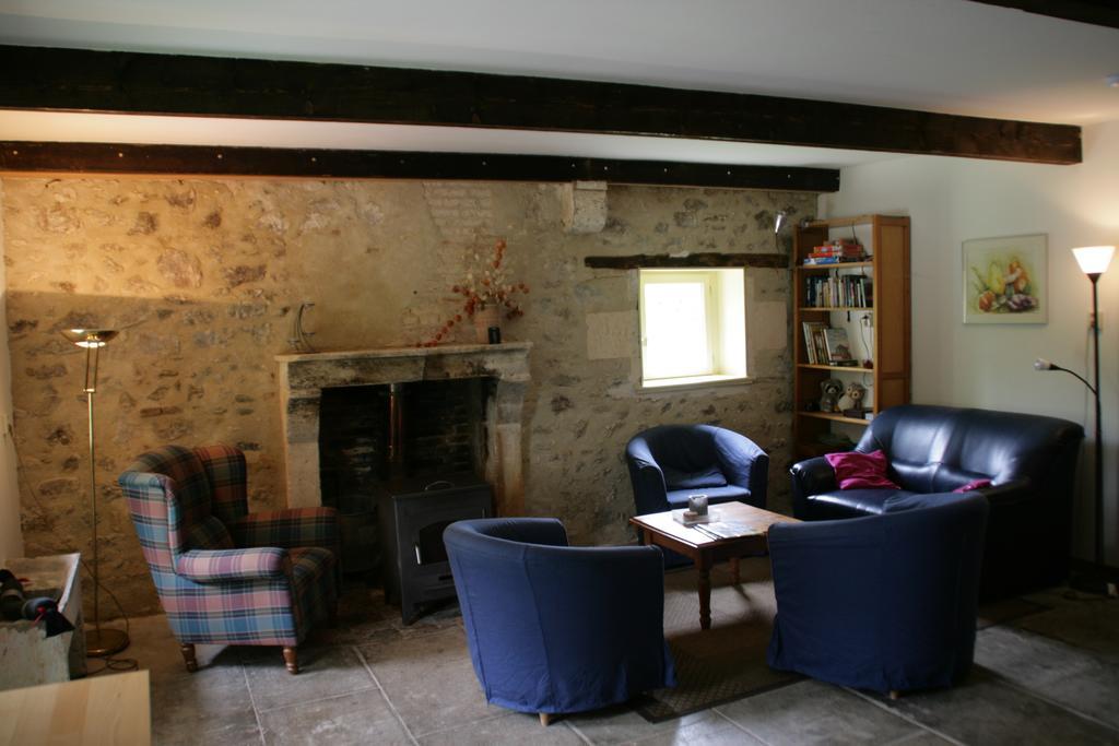 Le Petit Mas D'Ile Bed & Breakfast Saint-Germain-de-Confolens Rom bilde