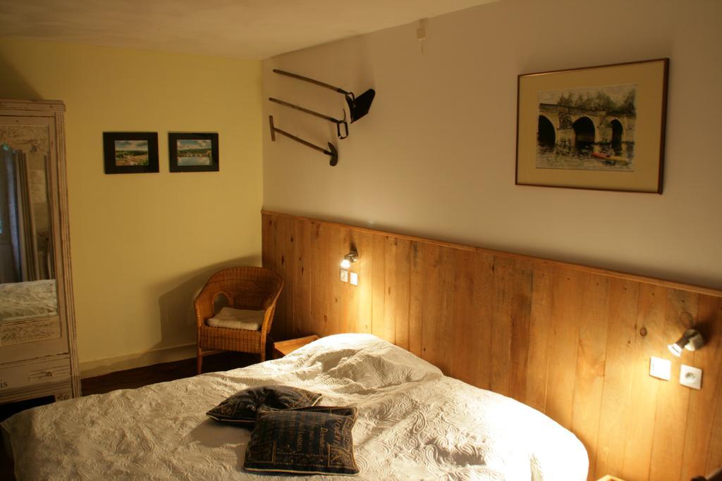 Le Petit Mas D'Ile Bed & Breakfast Saint-Germain-de-Confolens Eksteriør bilde