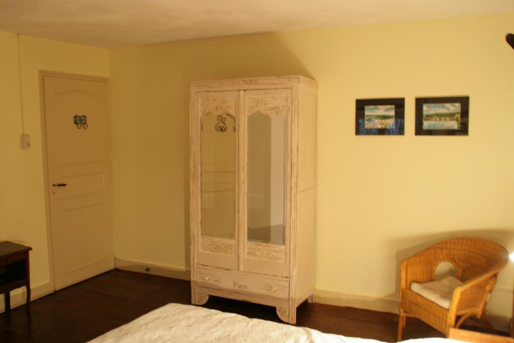 Le Petit Mas D'Ile Bed & Breakfast Saint-Germain-de-Confolens Eksteriør bilde